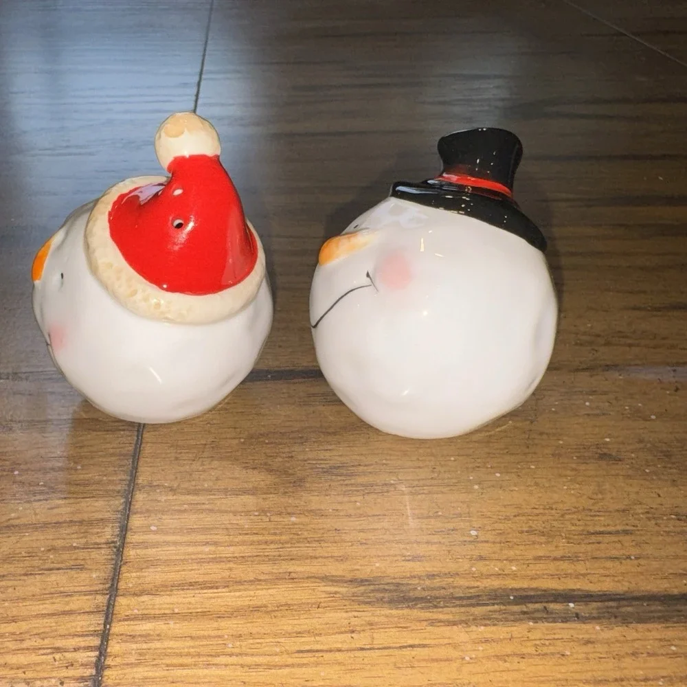Kirklands Snowball Snowman Salt Pepper Shaker Set Ceramic Christmas *READ*